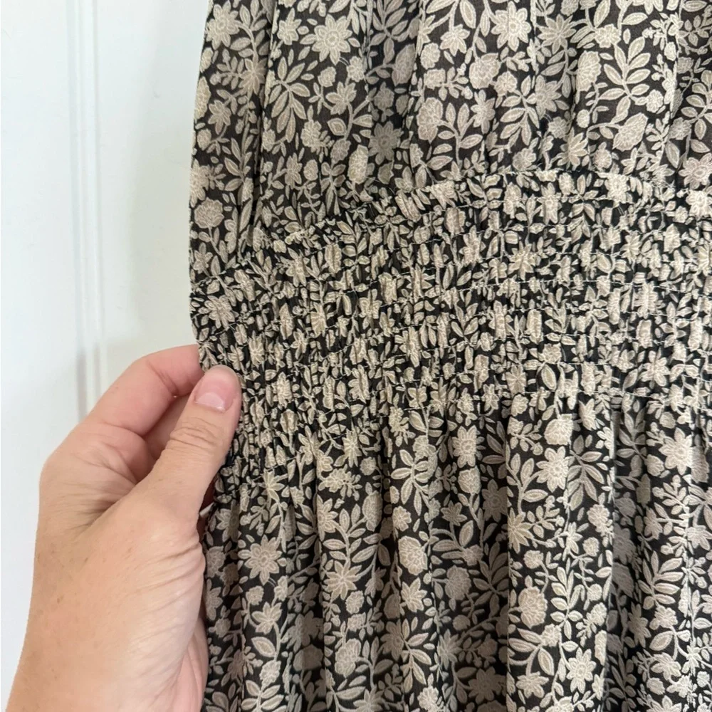 Olivia Grey Floral Sleeveless Dress - Picture 3 of 7